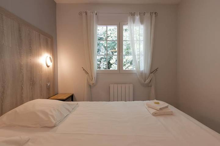 Location de vacances pour 6 personnes, avec piscine et terrasse, animaux acceptés à La Bastide-Clairence - 2