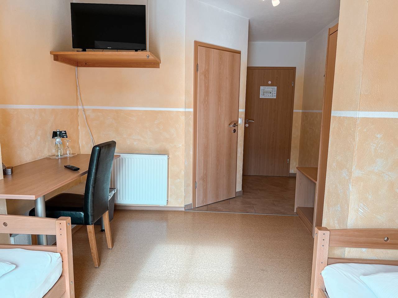 Zimmer 9 - Zweibettzimmer mit Bergblick, Gemeinschaftsterrasse und Wi-Fi in Breitenberg, Ostbayern