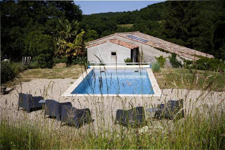 Chambre d’hôte pour 2 personnes, avec Balcon et Terrasse ainsi que Jardin et Piscine