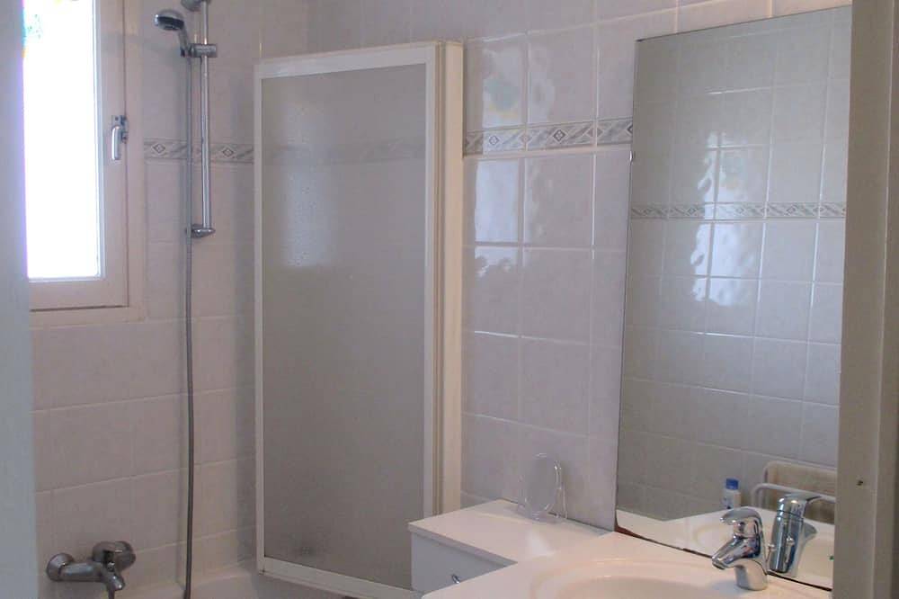 Charming holiday home with typical southern French flair and a beautiful garden in Baixas, Perpignan region