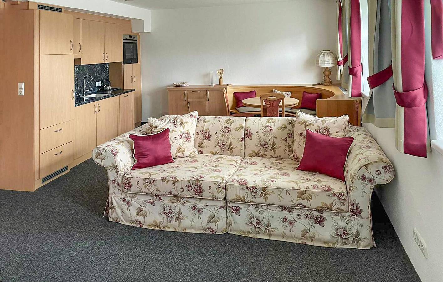 Ganze Ferienwohnung, Appartement mit Bergblick und Internet in Tuxer Alpen, Navis