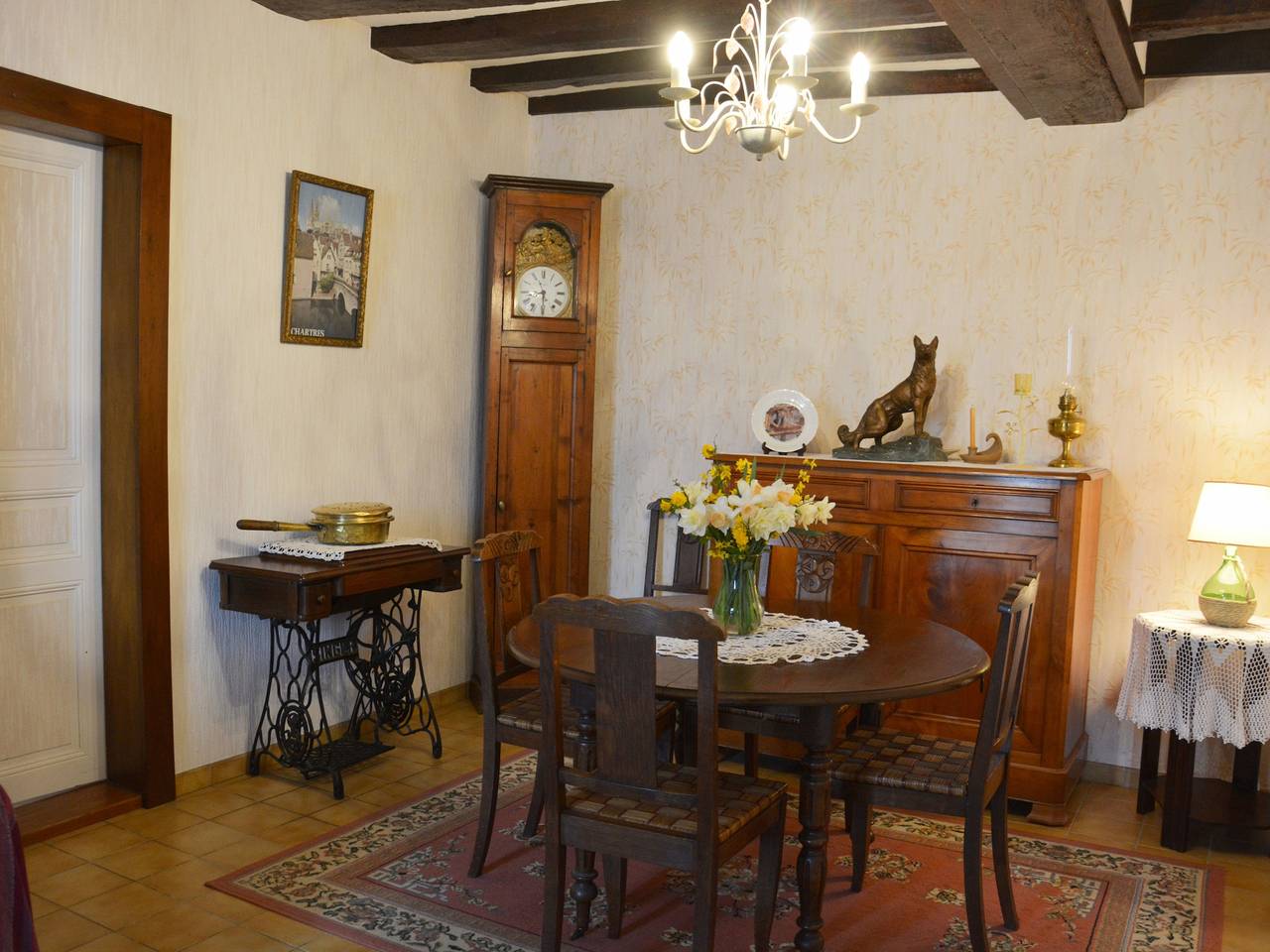 Gîte de Charme à la Campagne avec Jardin Clos et Collection d'Outils Agricoles in Vaupillon, Région de Nogent-le-Rotrou