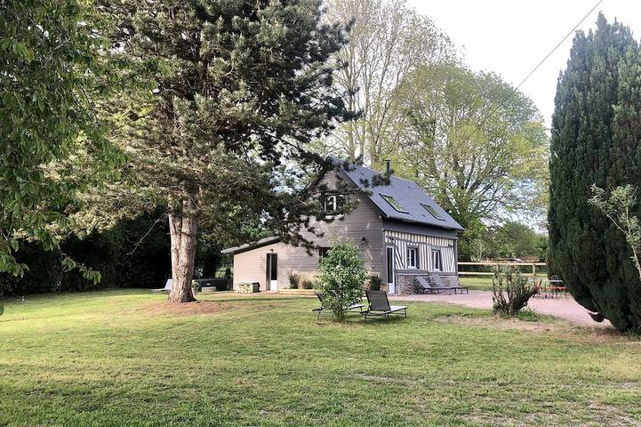Gîte pour 6 personnes, avec jardin ainsi que jacuzzi et terrasse, animaux acceptés