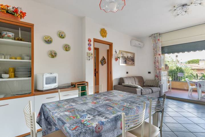 Appartamento intero, Appartamento per vacanze "Trilo Fucini" vicino alla spiaggia con terrazza privata in Marina di Campo, Campo nell'Elba