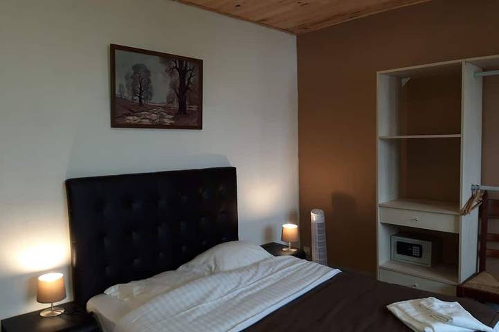 Ganze Wohnung, Les Buissonnets \"Salièri\" Ferienwohnung für 3 Personen im Morvan in Saint-Honoré-les-Bains, Naturpark Morvan