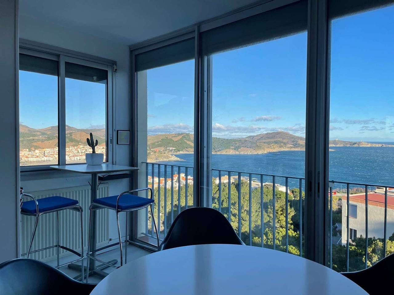 Entire apartment, Bright 2-room apartment for 4 in Banyuls-sur-Mer with dishwasher and sea view in La Côte Vermeille, Banyuls-sur-Mer