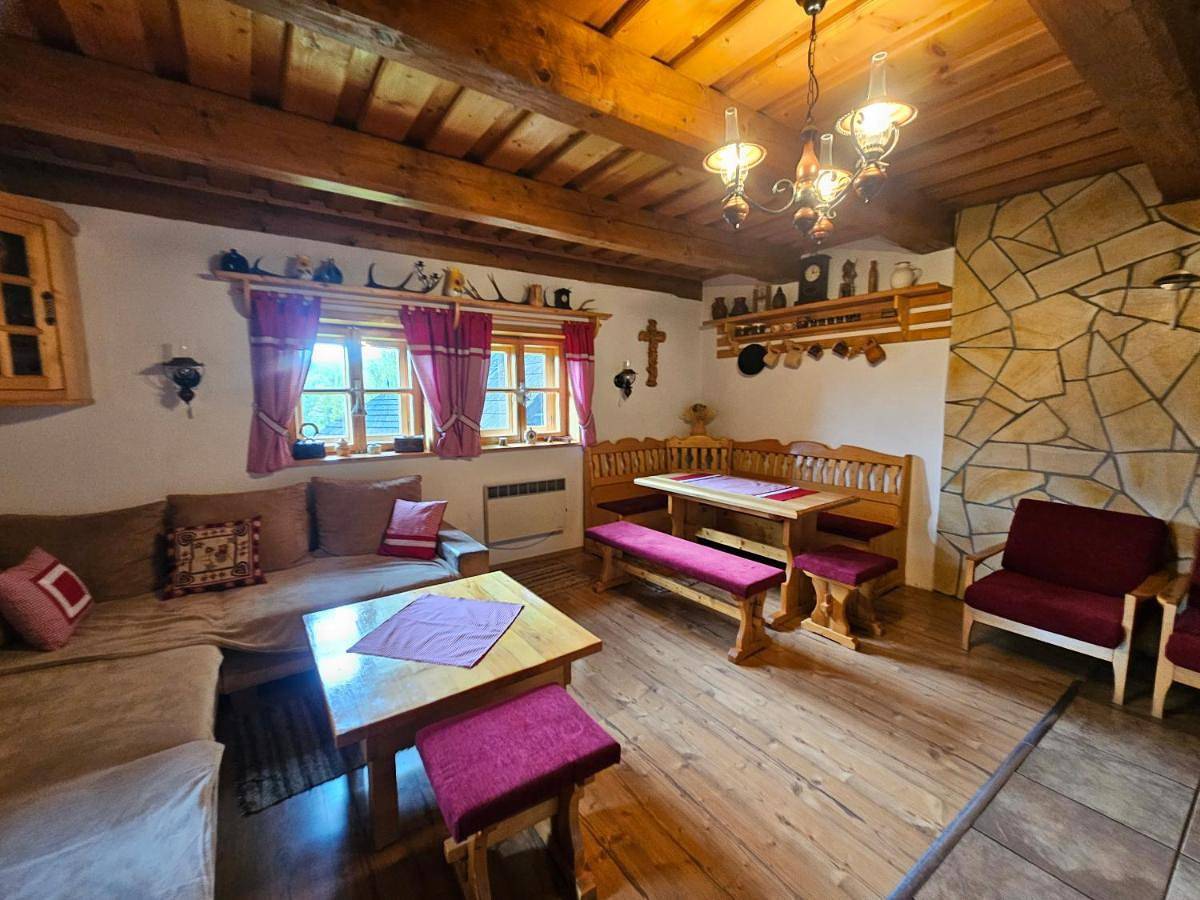 Chalupa pod Skleným Vŕškom in okres Liptovský Mikuláš