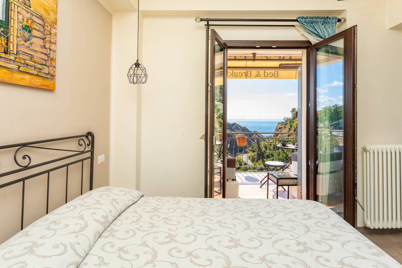 Chambre 'Sambuco Junior Suite' avec vue sur la mer, Wi-Fi et climatisation in Savoca, Province de Messina
