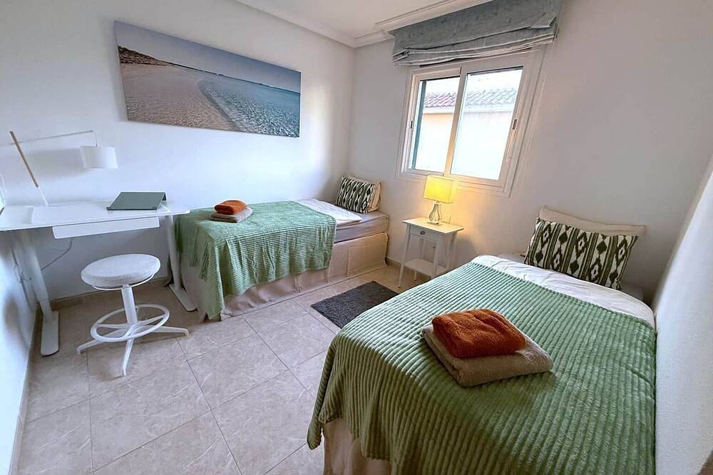 Ganze Wohnung, Traumhafte Familien-Ferienwohnung mit Dachterrasse & Pool in Calas de Mallorca, Manacor