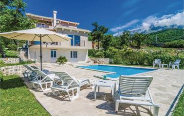 Ferienhaus für 10 Personen, mit Terrasse in Montenegro