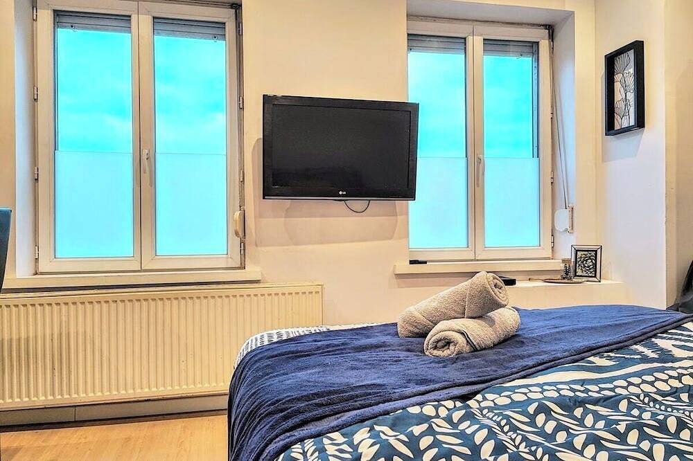 Appartement entier, Bourg - spacieux studio équipé à 5 min du métro in Roubaix, Région de Lille