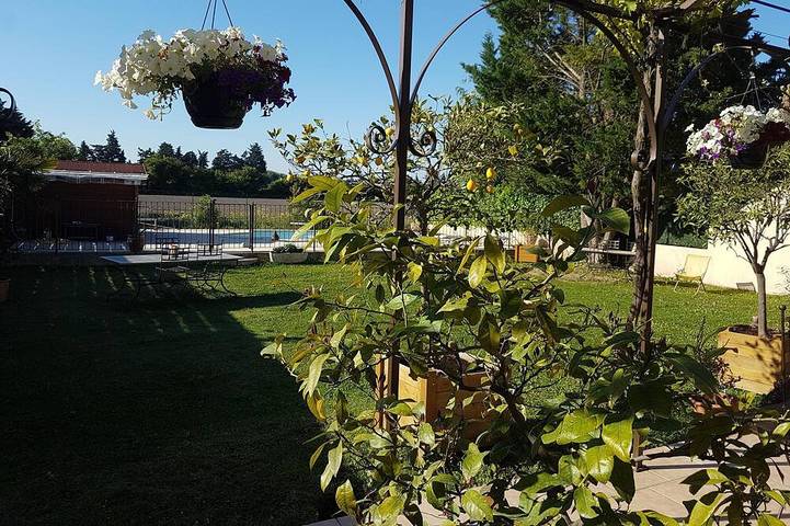 Maison d’hôte pour 2 personnes, avec Jardin et Piscine à Le Thor