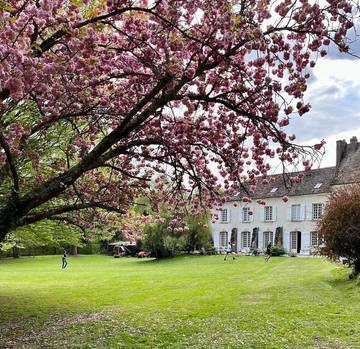 Gîte pour 12 personnes, avec jardin à Saint-Forget