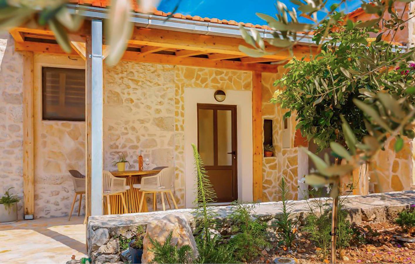 Charmante 75 m² große Wohnung mit Terrasse, WLAN, Klimaanlage und Parkplatz in Dubrovnik-Neretva