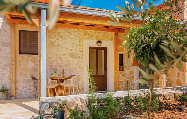 Charmante 75 m² große Wohnung mit Terrasse, WLAN, Klimaanlage und Parkplatz in Dubrovnik-Neretva
