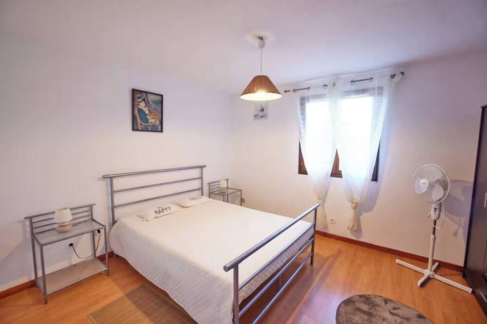 Entire apartment, Large terrace apartment L'Olivier with breathtaking view of the Gulf of Valinco in Belvédère-Campomoro, Arrondissement de Sartène