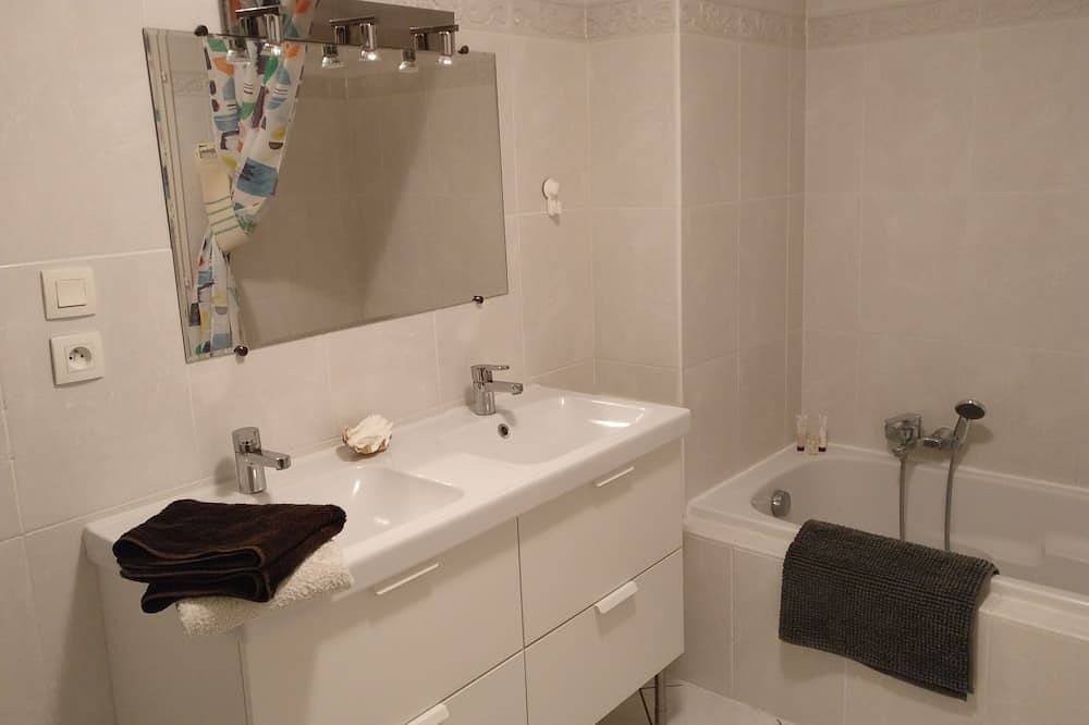 Entire apartment, Large 3 room apartment of 85m2 in Bischheim, Strasbourg region