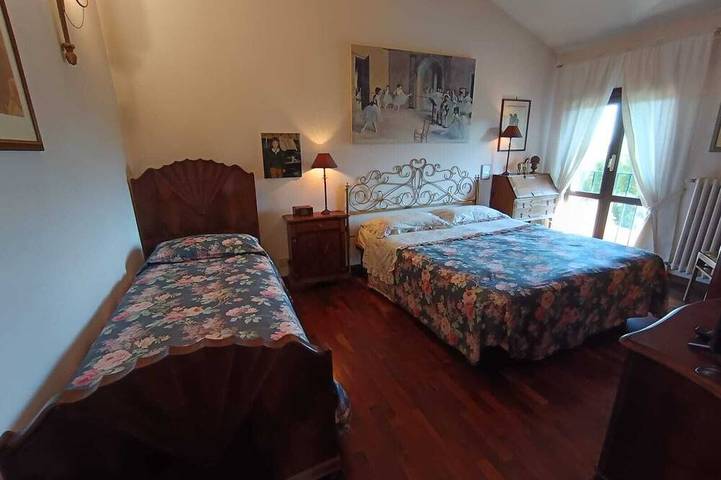 Casa Belvedere con giardino recintato e piscina privata in posizione panoramica in Palaia, Pisa e dintorni