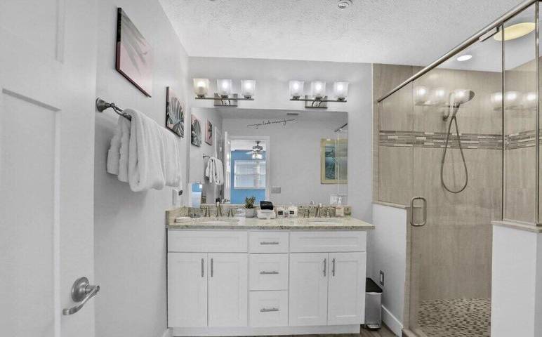 Vacation rental for 10 people, with yard and balcony, with pets in Jacksonville