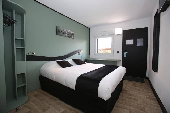 Hôtel pour 2 personnes, avec Terrasse ainsi que Jardin et Vue à Mainvilliers