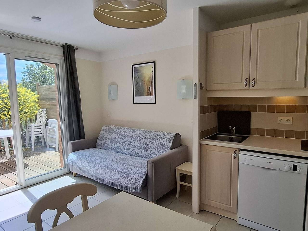 Klimatisiertes Maisonettehaus für 5 Personen mit Terrasse und Wlan in Grospierres, Ardèche