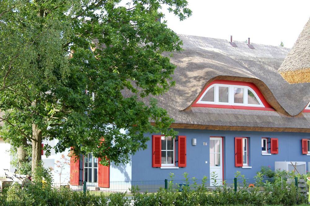 Strandnah, familienfreundlich, nachhaltig, Sauna, Kamin, Garten, e-Ladestation in Ostseebad Glowe, Glowe