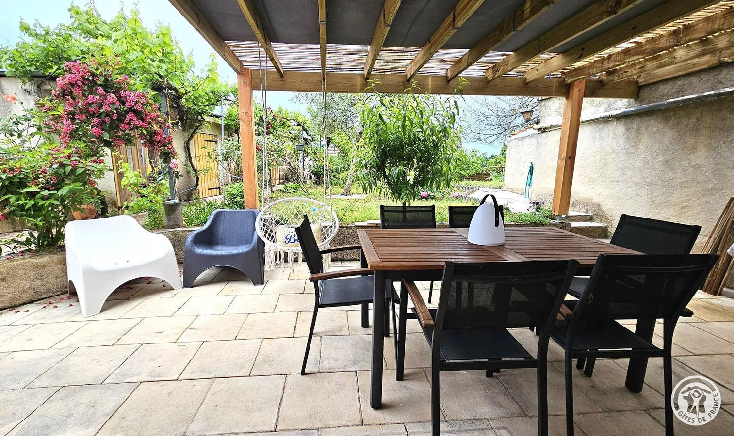 Encantadora casa rural con jardín y aparcamiento, a 800 m del centro de Ussac in Ussac, Brive-la-Gaillarde region