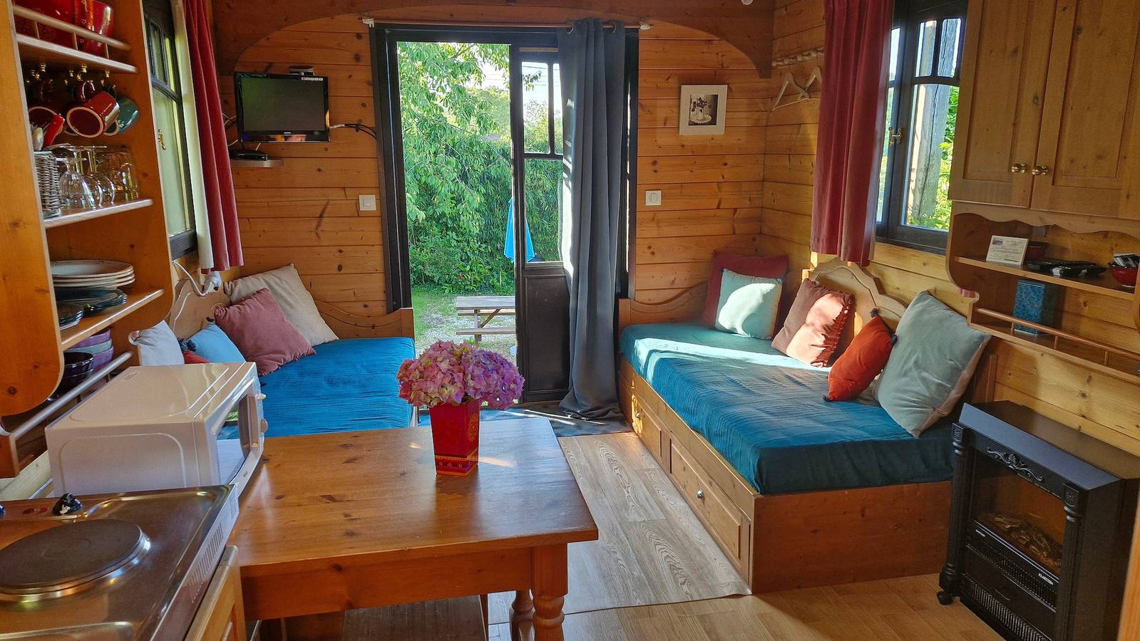 Bohème-Gîte in Zirkuswagen für 2–4 Personen nahe Honfleur mit Pool in Fatouville-Grestain, Côte de Grâce