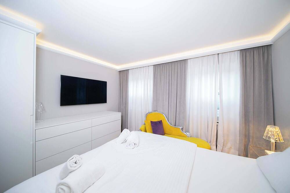 Entire apartment, Diamond Apartment | 105 Sqm | Luxury | Balcony in Neuss, Düsseldorf region