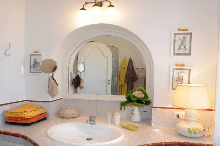 Entire apartment, Casa Santacroce 2 with large garden in Gavitella beach, Praiano