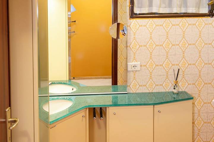 Ferienhaus für 6 Personen, mit Terrasse und Garten in Brezzo di Bedero - 4