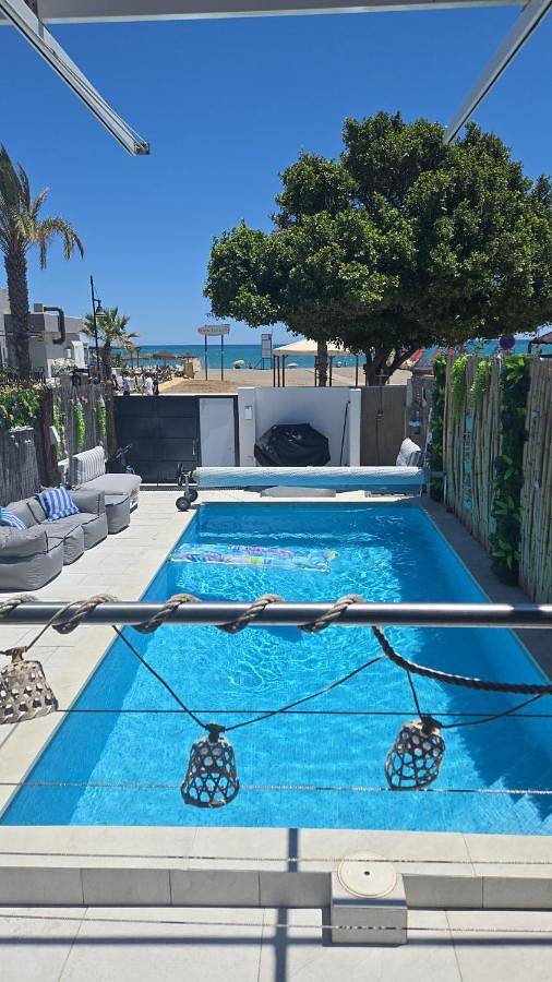 Vakantiehuis voor 8 personen, with zwembad and uitzicht op het meer as well as terras and uitzicht in Torremolinos