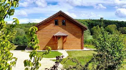 Gîte pour 5 personnes, avec balcon ainsi que jardin et sauna à Doucier