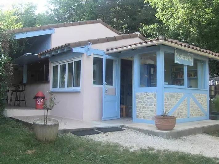 Camping pour 4 personnes, avec terrasse et piscine en Corrèze - 3