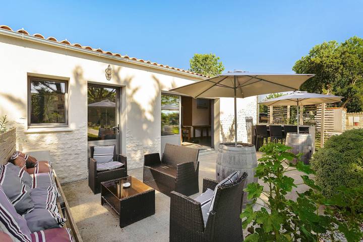 Location de vacances pour 24 personnes, avec jardin à La Jarrie
