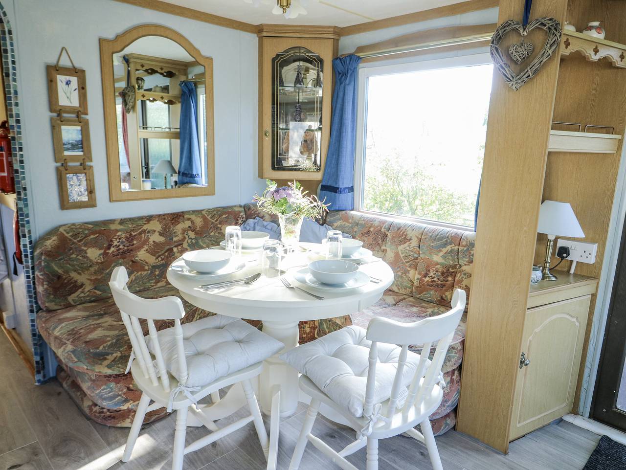 Meadow Island Caravan in Snowdonia