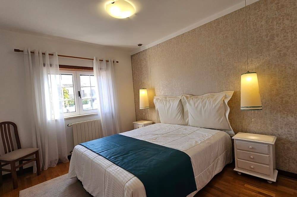 Casa Lu 153289/Al Salir do Porto 4-bedroom villa 10 minutes' walk from the beach in Salir do Porto, Tornada e Salir do Porto