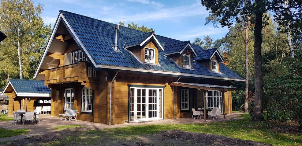 Vakantiehuis voor 14 personen, with Balkon/Terras and Terras as well as Tuin in Hoenderloo