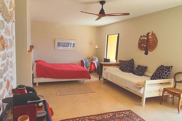 Single room located at the foot of the Baou de St-Jeannet in Saint-Jeannet, Mediterranean Coast (France)