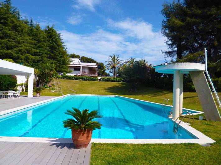 Casa rural para 26 personas, con Balcón y Terraza además de Jardín y Piscina en San Vicente de Montalt