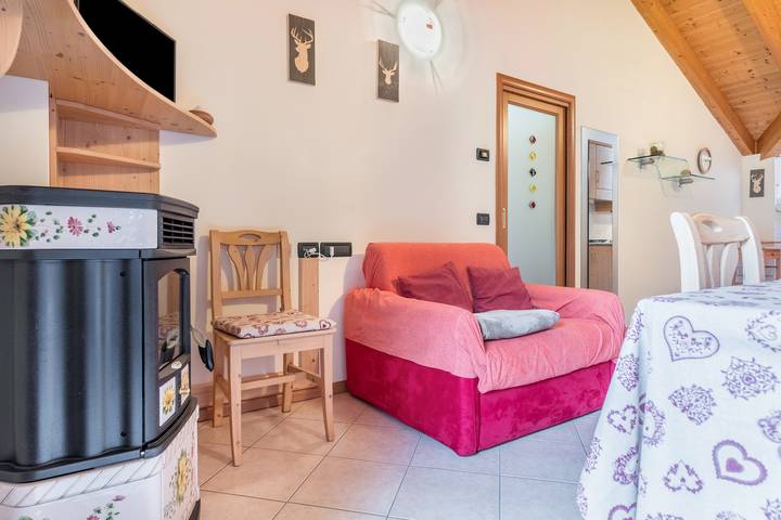 Entire apartment, Apartment 'Dimora La Quiete' with Mountain View, Private Terrace and Balcony in Regnana, Bedollo