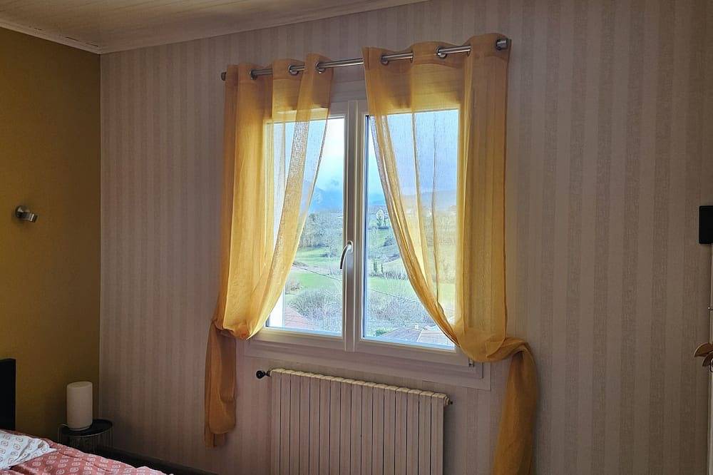 Entire apartment, Appartement Indépendant à 10 Minutes D'annecy, Juste à Côté des Chemins de Rando in Poisy, Annecy region