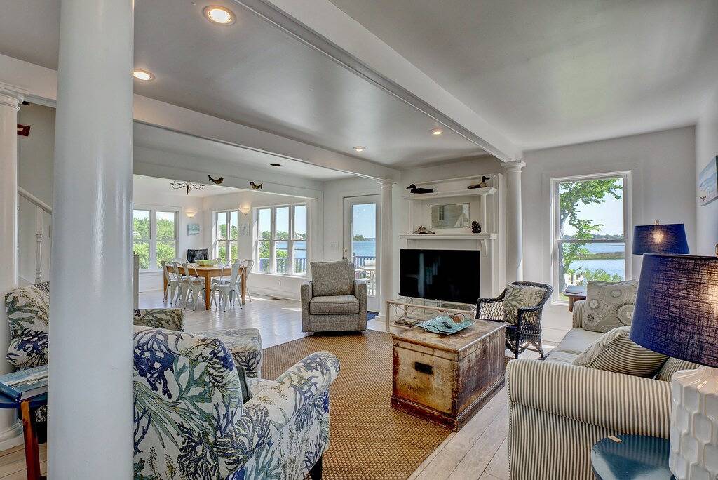 Waterfront, gorgeous, Pvt Dock, relax, Downtown, fish, Retreat in Swansboro, Camp Lejeune