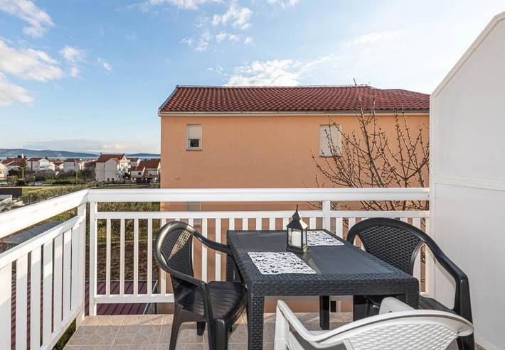 Entire apartment, One bedroom apartment with terrace and sea view Kaštel Lukšić, Kaštela A-22071-b in Kastel Luksic, Kaštela