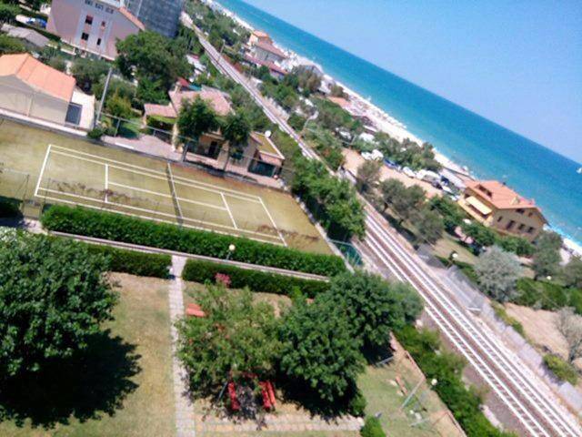 Appartamento per 6 persone, con Balcone e Terrazza nonché Giardino e Piscina per bambini a Marotta