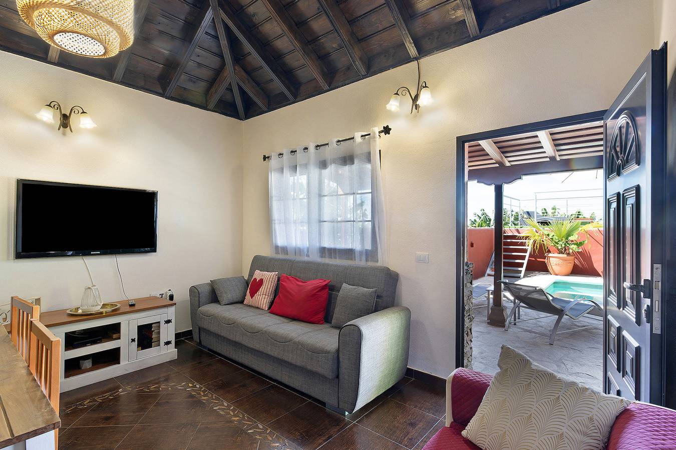 Vacation Home "Casa La Flamenca" with Sea View, Private Pool & Wi-Fi in Tijarafe, La Palma South