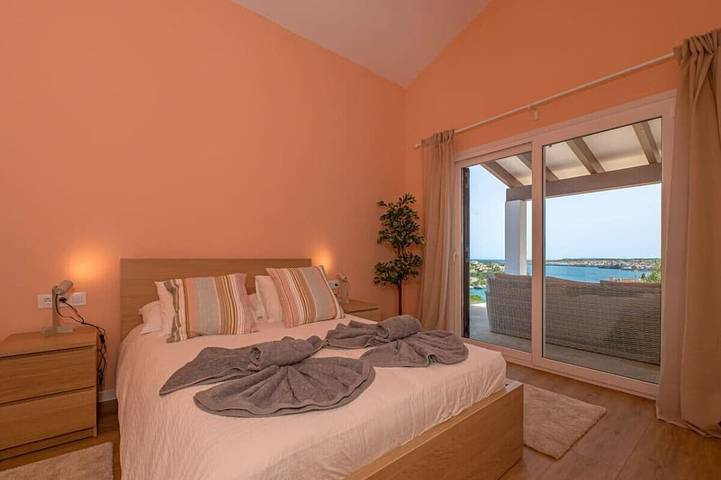 Villaser - nice seaview and pool in Cala Llonga (Menorca), Maó