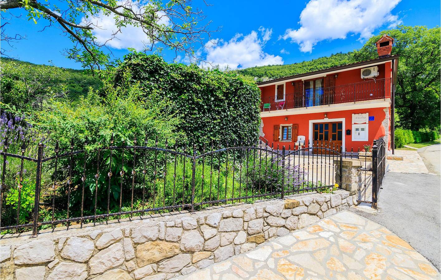 Modernes Apartment mit 2 Schlafzimmern und Pool in der Nähe des Stadtzentrums von Roč in Roč, Buzet