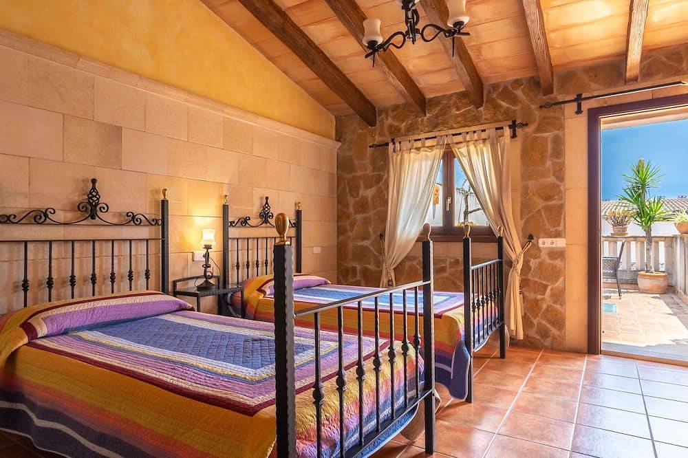 Wonderful private villa for 4 people with private pool, A/C, Wifi, Tv, terrace and parking in Porreres, South Majorca