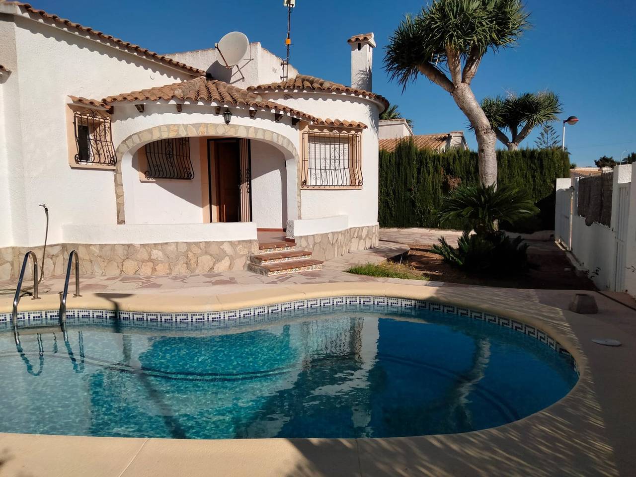 Komfortable Villa in Denia mit privatem Pool für 6 Personen in Almadrava, Costa Blanca